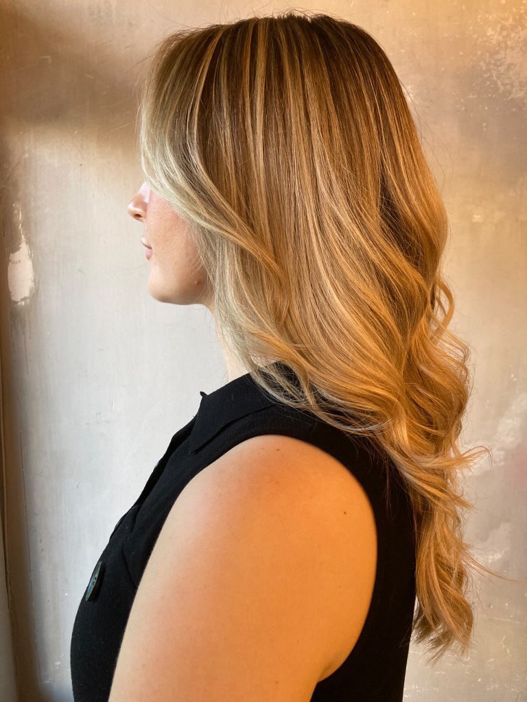 Hair by Alice ✨ at Mooch 

#moochbrighton #mooch #brightonandhove #brighton #balayageartist #balayaged #bronde #blondebalayage #caramelbalayage #balayageartists #balayage #balayagedandpainted #balayageombre #balayagehighlights 
#babylights #hairpainting #balayagehair