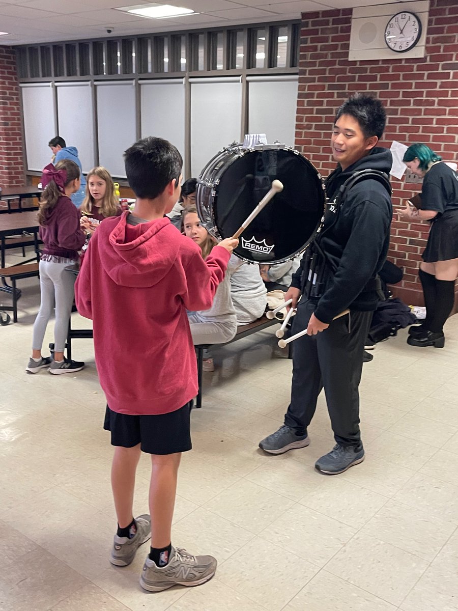 DClementeGCUFSD's tweet photo. GC Middle School can’t hide their pride for Trojan Nation! @GC_ATHLETICS_ @GCmusic_arts https://t.co/3rNMXnA6d9