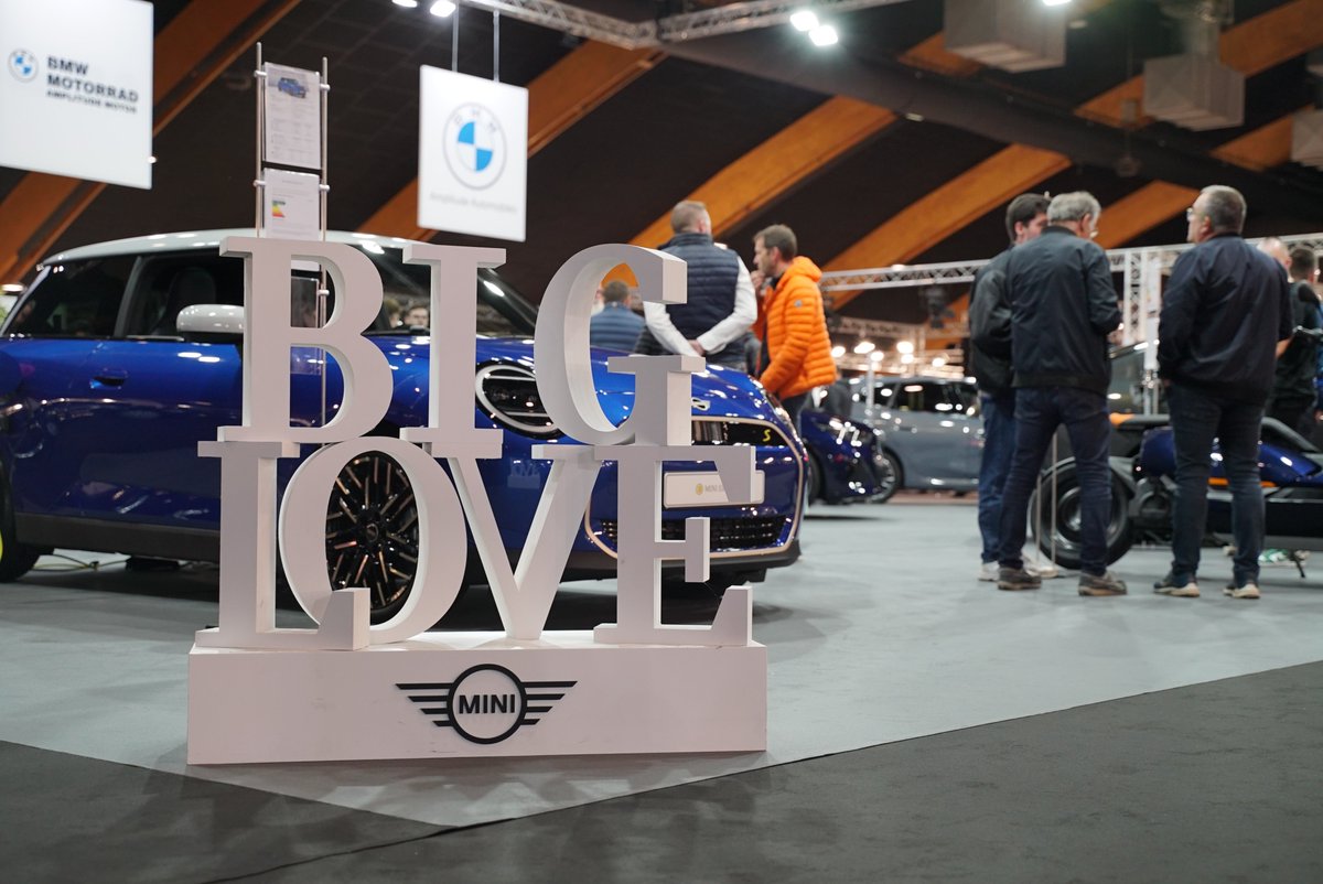ToursAutoMobile's tweet photo. 🌙Fin de la nocturne et de cette première journée de Tours Auto &amp; Mobile 
On se retrouve dès demain 10 heures au Parc Expo 
🚗De nombreux modèles auto neufs et d'occasion
🚲le Village des Mobilités &amp; animations
🚐le Salon du camping-Car, van et caravane
 🎫https://t.co/GJgoMBbD4u https://t.co/UxvfXixBZU