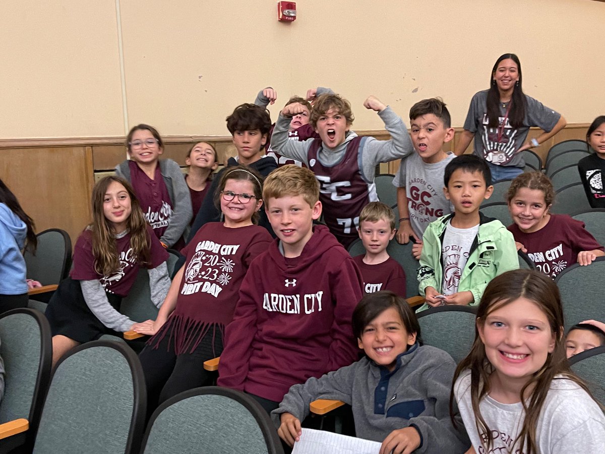 DClementeGCUFSD's tweet photo. Stratford’s strength is its spirit!!! 
@GC_ATHLETICS_ @StratfordAveGC @GCmusic_arts https://t.co/M3vPDGrg8v