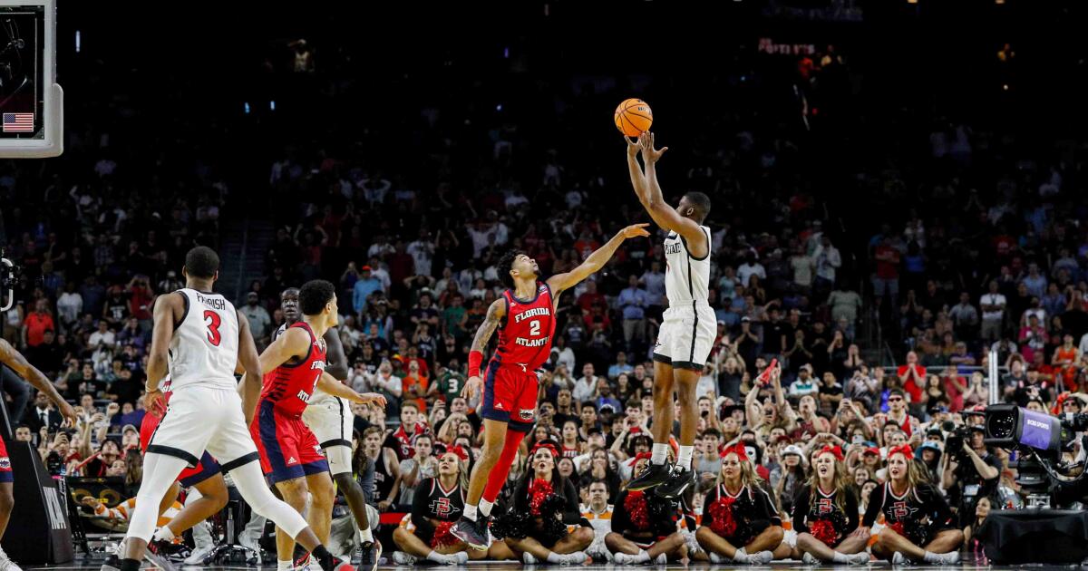 RonBohning's tweet photo. SDSU big shot Lamont Butler wasn't afraid to fire away on basketball's biggest stage https://t.co/eZtTn161o7 #SportsNewsletter #Weekendstorylineup https://t.co/Di8PFKtNmX