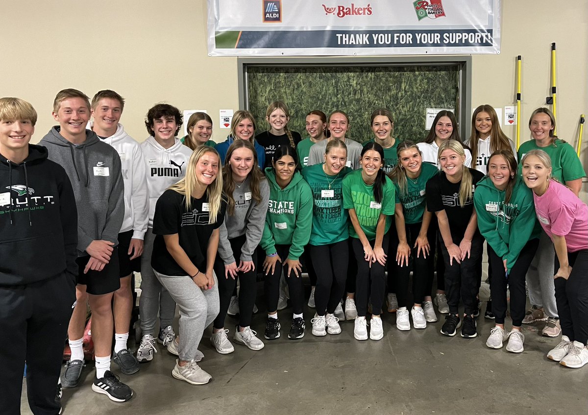 SCHSFBLA's tweet photo. Great day volunteering at the Food Bank! We made over 2000 bags for the backpack program @Food4Heartland! https://t.co/7D128Vsmj1