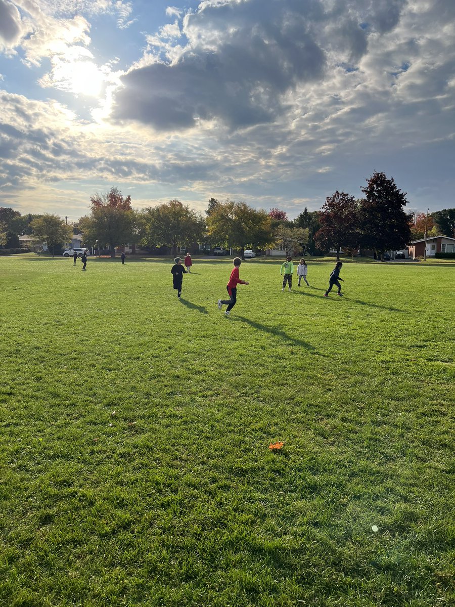 MsMelDemers's tweet photo. A great finish to Take Me Outside week! Extending our learning of food chains by playing Prey &amp; Predator, making a colour gradient with nature, cleaning up the Capital and using scraps from Breakfast Club in our Food Cycler! 🍂🪴@StLukeOttawa @ocsbEco #ocsbOutdoors https://t.co/ZcHyuZ1qnv