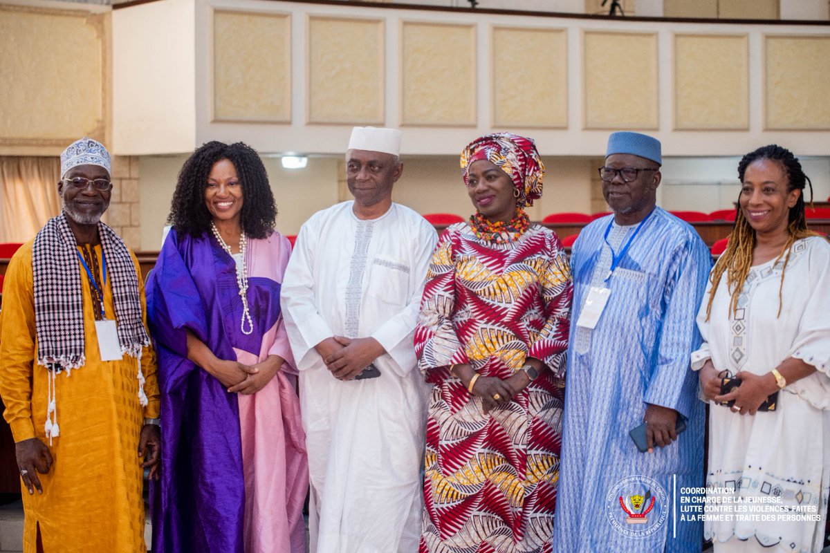 SpecialeYelu's tweet photo. #consultationdesleaderstraditionnelsetconfessionsreligieuses
#UnionAfricaine 
#femmescongolaises 
#chefscoutuniers
#religion 
#chefsreligieux 
#félixantoinetshisekedi https://t.co/Rbs4Onu1m5