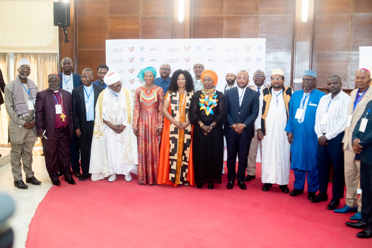 SpecialeYelu's tweet photo. #consultationdesleaderstraditionnelsetconfessionsreligieuses
#UnionAfricaine 
#femmescongolaises 
#chefscoutuniers
#religion 
#chefsreligieux 
#félixantoinetshisekedi https://t.co/Rbs4Onu1m5