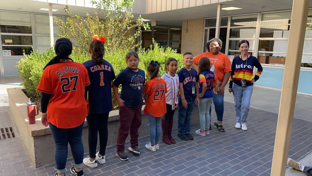 mbadat2011's tweet photo. 3rd grade squad @DunnES_AISD showing their love and support to our Houston Astros!! @ArtishaHolmes @DrWynneLaToya @astros https://t.co/m5XwlLR01G