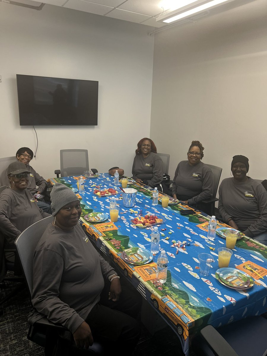 GlobalImpactAc1's tweet photo. This week was National Bus Driver Appreciation Week! Here at GIA we have some of the most dedicated and caring bus drivers! It was only fitting that we celebrated them accordingly! #YouGotDrive https://t.co/48zVNIs7Lk