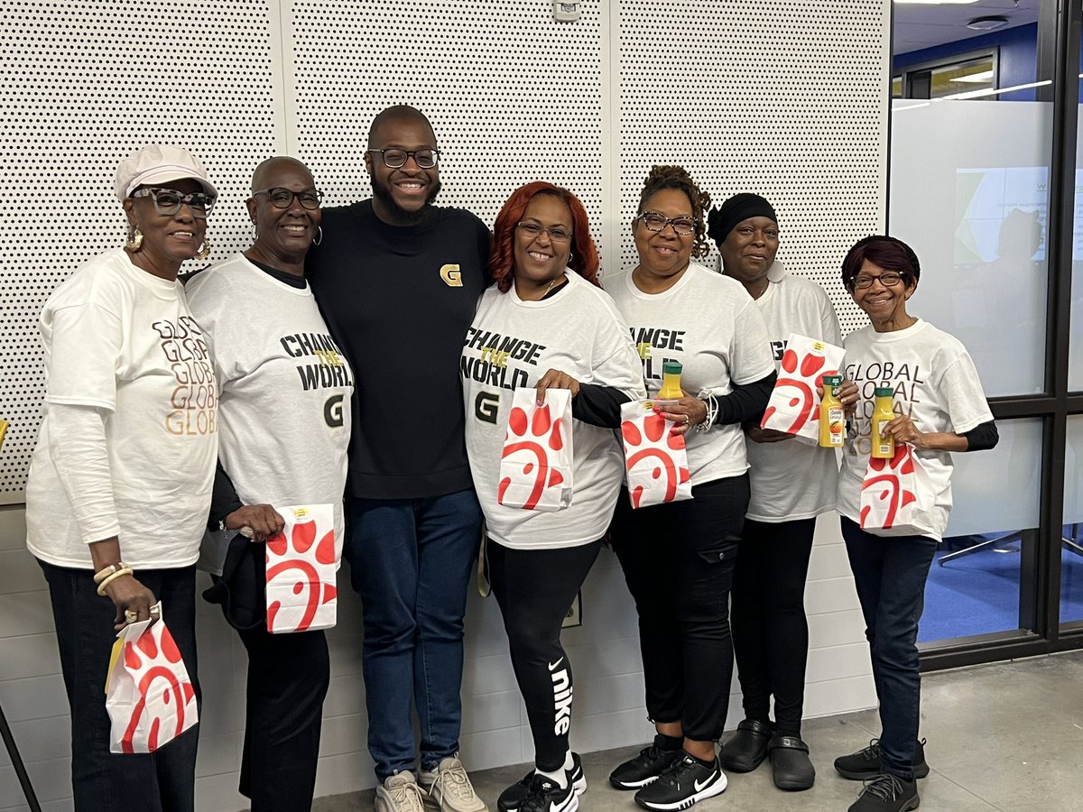 GlobalImpactAc1's tweet photo. This week was National Bus Driver Appreciation Week! Here at GIA we have some of the most dedicated and caring bus drivers! It was only fitting that we celebrated them accordingly! #YouGotDrive https://t.co/48zVNIs7Lk