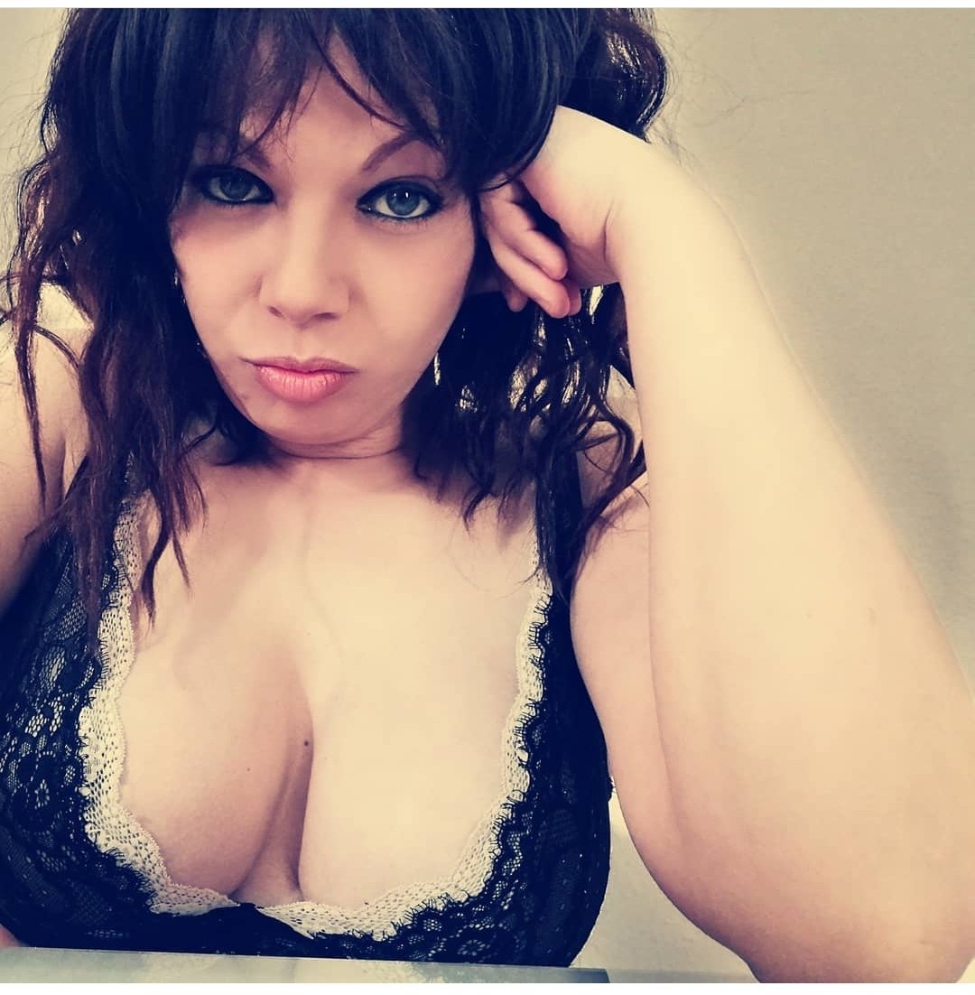 ArtistaSoler's tweet photo. SÍGUEME EN INSTAGRAM OSARIO SOLER #osariosoler #sevillana #trianera #andaluza #española #trans #transgenero #LGTBI #transexual #hot #tetona #tetasgrandes #grandespezones #intimadealmodovar #granhermano #television #cine #teatro #circo #pechotes #mujerestetonas #vip #famosa https://t.co/6GnkTnqTv3