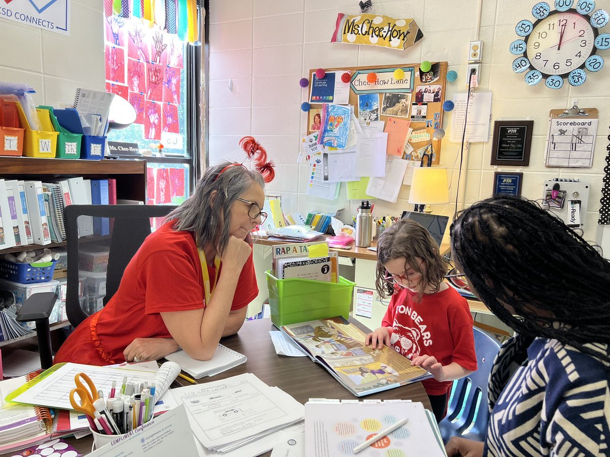 Had a blast today at Boston ES with their phenomenal ILS, Dr. Jen Jones!!! These teachers are learning, growing, and conferring with @GrowingRdrsGA project!