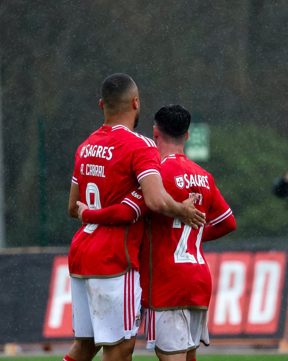 Muito feliz pelo primeiro gol com esta camisa. Seguimos trabalhando para melhorar e focados na próxima partida da Champions! 🦾🦅❤️