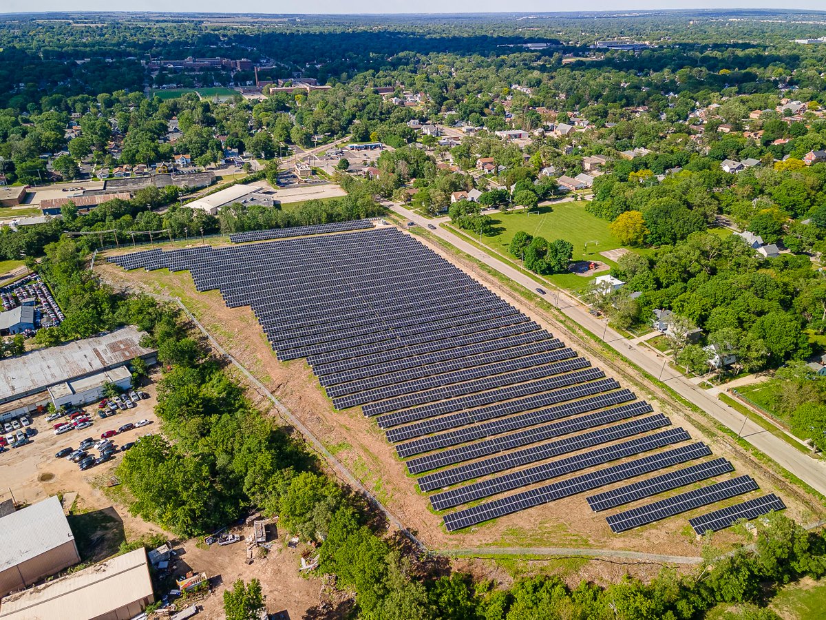 Nexamp's tweet photo. Thank you, @CityofRockford, @tmcrkfd, and @ComEd for embracing the Give-A-Ray program! We're committed to making our communities greener, together 💚. #GiveARayRockford #Nexamp #ComEd 🙌 https://t.co/yrW1UvJRha