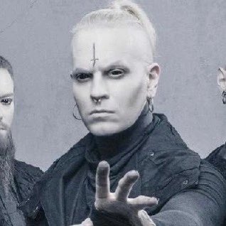 я понимаю, что они не похожи, но не перестаю видеть в Амене Криса 🌚

#клубромантики