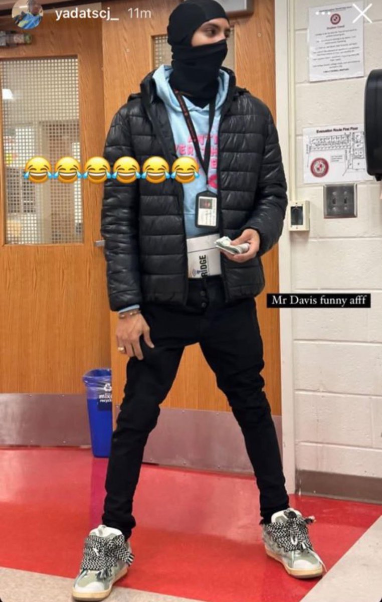 niicole__nicole's tweet photo. This school had a “Dress As Students Day” event for the teachers &amp; this teacher showed tf out 😭😭😭😭😭😭😭😭😭 https://t.co/HDNdFXIByY