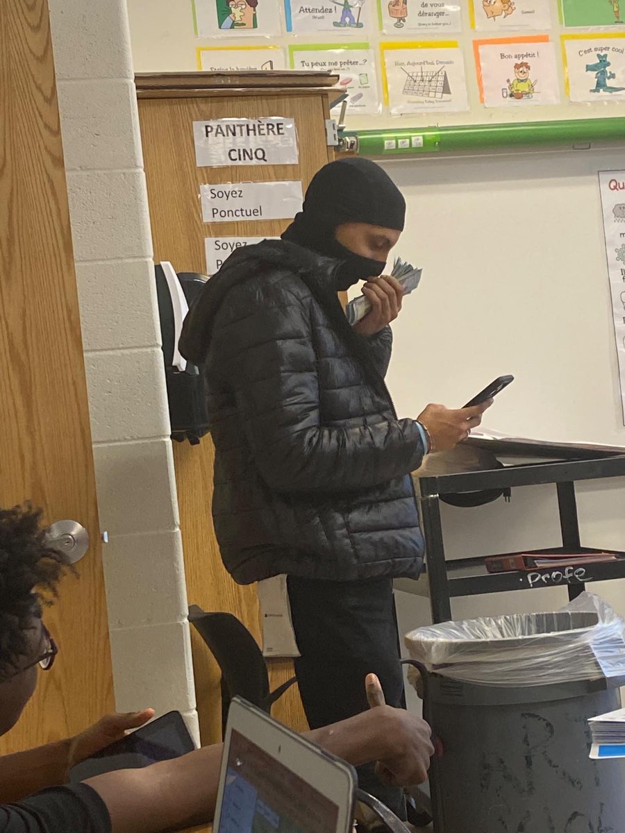 This school had a “Dress As Students Day” event for the teachers &amp; this teacher showed tf out 😭😭😭😭😭😭😭😭😭