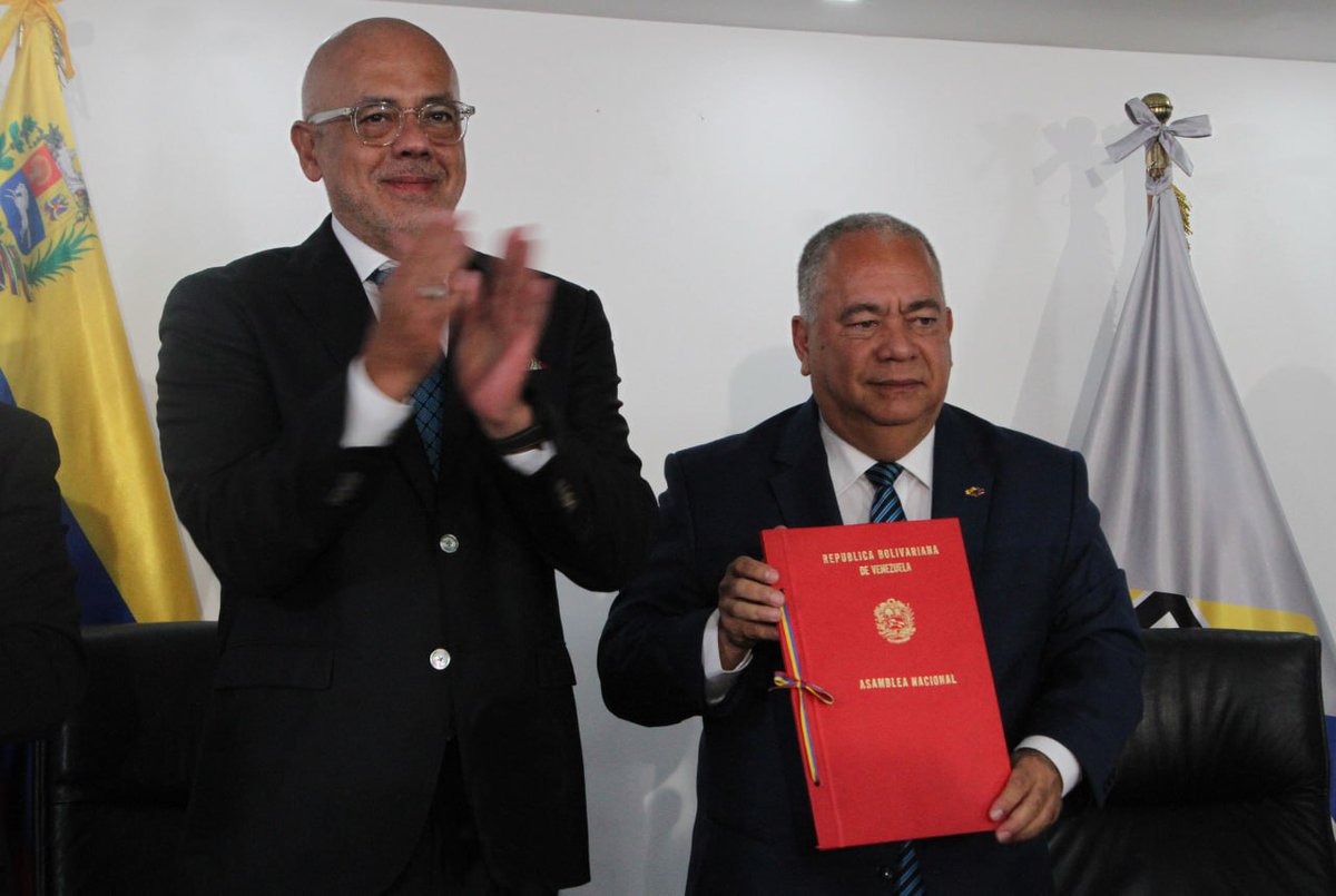 El presidente del CNE, Dr. Elvis Amoroso, informó este viernes que el próximo 3 de diciembre se realizará el Referéndum Consultivo sobre la disputa del Territorio Esequibo, que fue aprobado por la Asamblea Nacional (AN) en una moción de urgencia, el pasado 21 de septiembre. 1/7