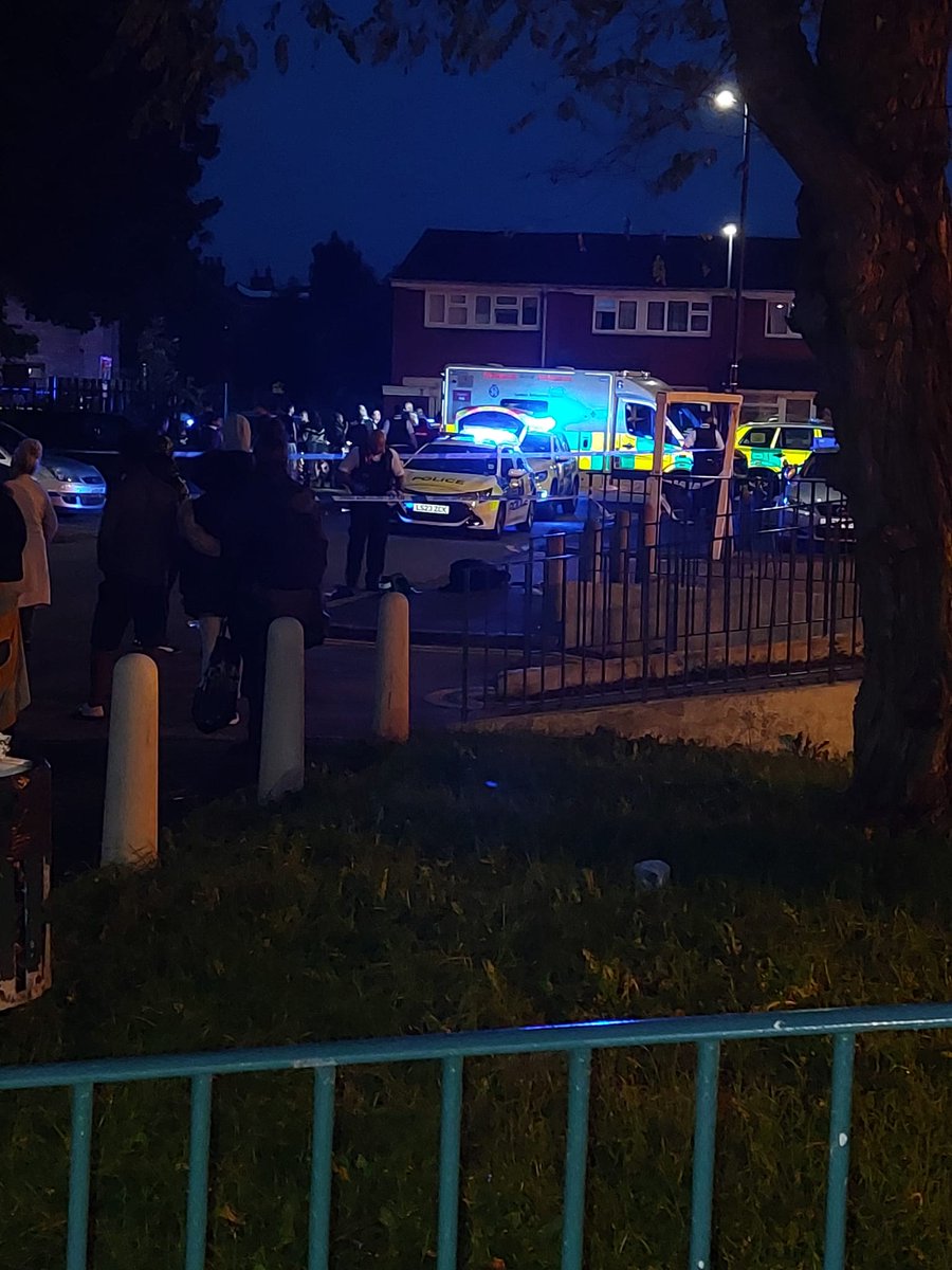 ThomasBellas's tweet photo. I had to get the bus home from work this afternoon as their was a serious stabbing that occurred at approximately, 6pm. There are no street lights. I hope the person who was involved in the severe incident has a speedy recovery. https://t.co/lWJUgHlNYJ