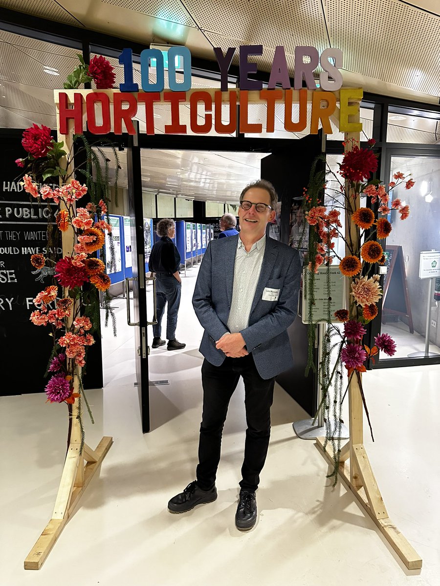 SharathIam's tweet photo. 🌱Celebrating 100 Years of Horticultural Science at Wageningen! 🎂 Today, we also wish Leo a Happy 60th Birthday! 🎉🎈 Hearty Congratulations to @HppWur and @LeoMarcelis
#Leo60 #WUR
🥒🌹#WageningenHorticulture 🍅🌼 #HorticultureHeritage
#horticultureScience https://t.co/VpBqdJl0AV