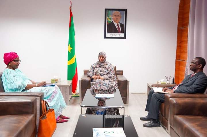 استقبلت معالي وزيرة الصحة السيدة الناها حمدي مكناس، صباح اليوم في مكتبها، سعادة الممثلة المقيمة للمنظمة العالمية للصحة السيدة شارلوت انجاي.