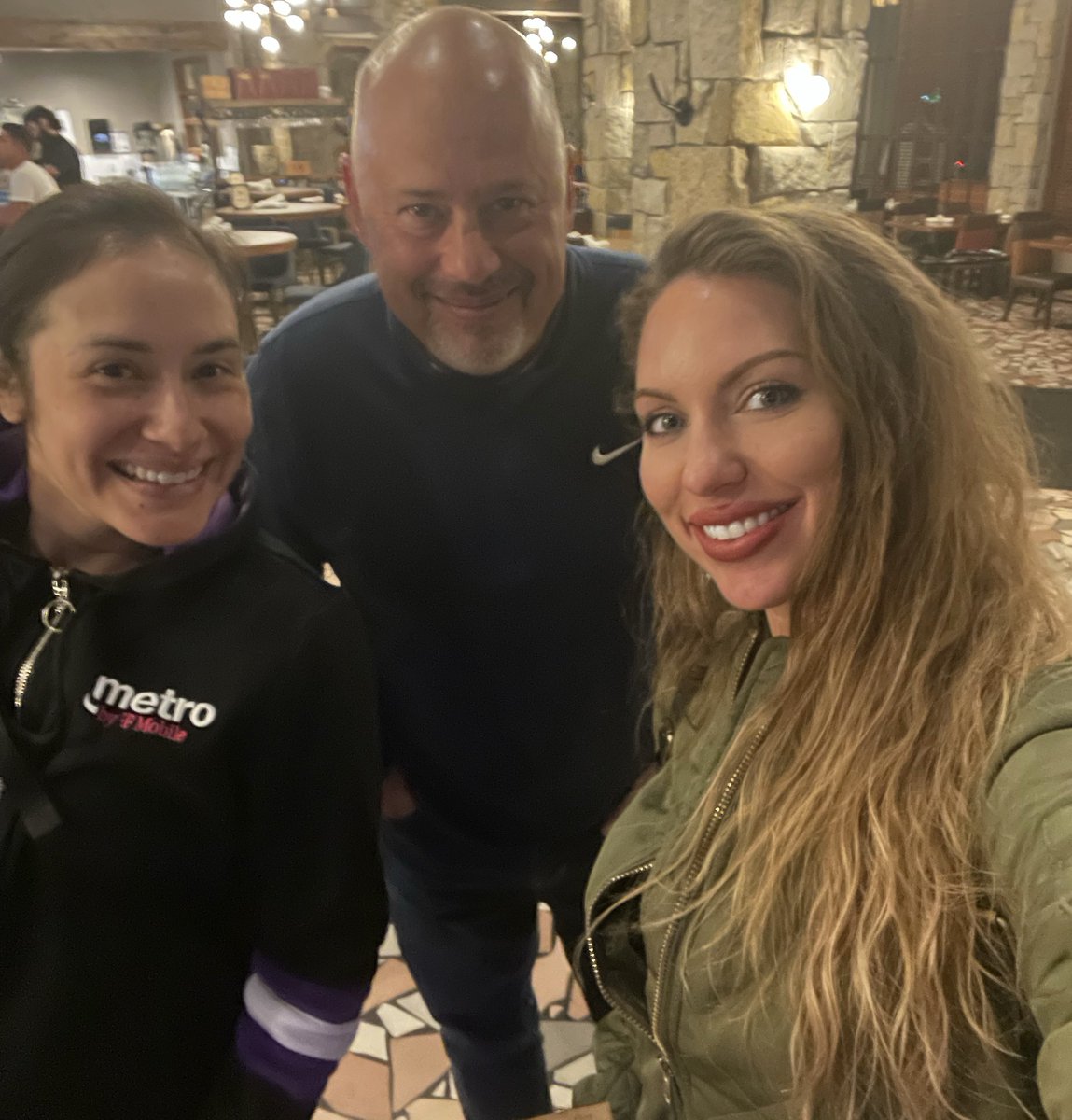 Gabrielle Monique Sarsok (@gabriellesarsok) on Twitter photo Great catching up in the market with <a href="/TimMiller44/">Tim Miller</a> and <a href="/DatTheT/">D. Arteaga</a> and discussing our business strategies for Q4. Let’s gooo 🔥 #partnership <a href="/5GReyes/">Gary Reyes</a> <a href="/AlVasquez14/">Al Vasquez</a> <a href="/jamie_woodruff9/">Jamie Woodruff</a> Great catching up in the market with <a href="/TimMiller44/">Tim Miller</a> and <a href="/DatTheT/">D. Arteaga</a> and discussing our business strategies for Q4. Let’s gooo 🔥 #partnership <a href="/5GReyes/">Gary Reyes</a> <a href="/AlVasquez14/">Al Vasquez</a> <a href="/jamie_woodruff9/">Jamie Woodruff</a>
