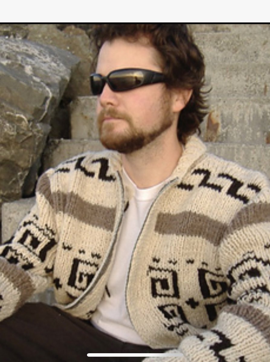 On m’a demandé de faire le pull de Thé Dude. 

Y a un patron gratuit sur Ravelry. 

Challenge accepted.