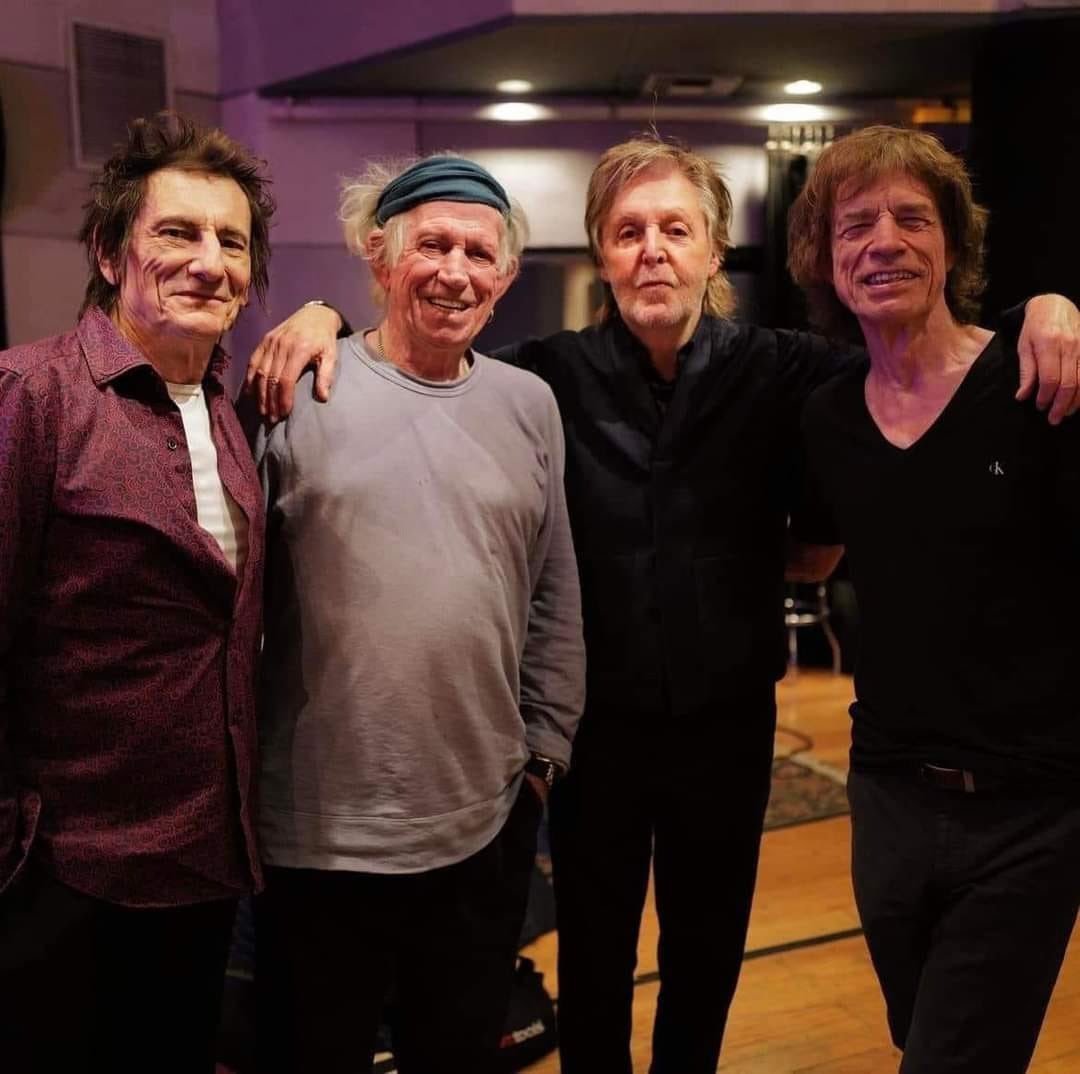 calicoradio's tweet photo. Paul McCartney + The Rolling Stones, nada puede salir mal #HackneyDiamonds 💎 👐🏻 https://t.co/mbnaEaYApu