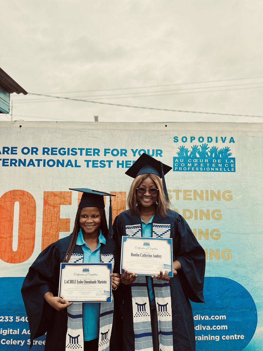 AudreyBamba8's tweet photo. Yesssss We Did it🎓🎉♥️
I am a graduate🎓♥️

#graduate #English https://t.co/ZbIx9CzXzS