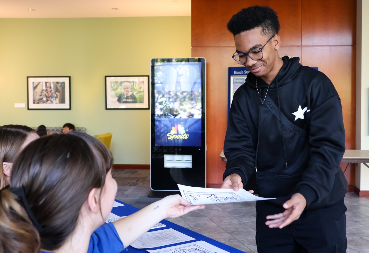 Shoutout to <a href="/SLUSAB/">SLU SAB</a> for helping students destress during midterms this week with some fun coloring activities!

📸 by Mariah Slaughter