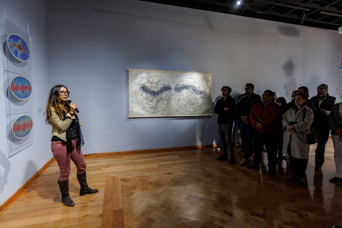 'Cosmoloxías' es el nombre de la exposición que la artista Irene Dubrovsky presenta hasta finales de este año en la Galería “Fernando Cano” de la <a href="/UAEM_MX/">UAEMéx</a>.  
La muestra llega a México luego de presentarse en diversos museos de España. 
👉 diarioportal.com/2023/10/20/la-… #arte #EdoMéx