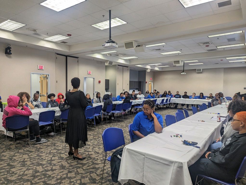 bwellcoach's tweet photo. Thank you Elizabeth City State University for inviting me to come speak to the athletic teams about the ways Emotional health helps prevent the misuse of drugs and alcohol. It was an honor to speak alongside @ChiefKnowledge1. Those @ecsuvikings were impressive. https://t.co/1Tv7pJW5FF
