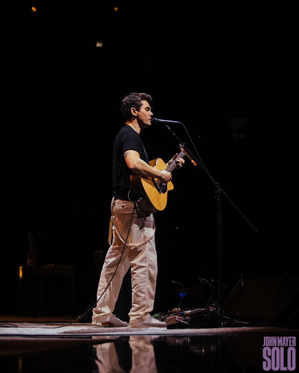 JohnMayer's tweet photo. Chicago, IL - If you were there, then you know. What a night. What. A. Night. It was like one of those evenings at a friend’s house where all the best people keep coming over and the hang is immaculate. It’s shows like these that keep me searching for more inside the music. Thank you thank you.