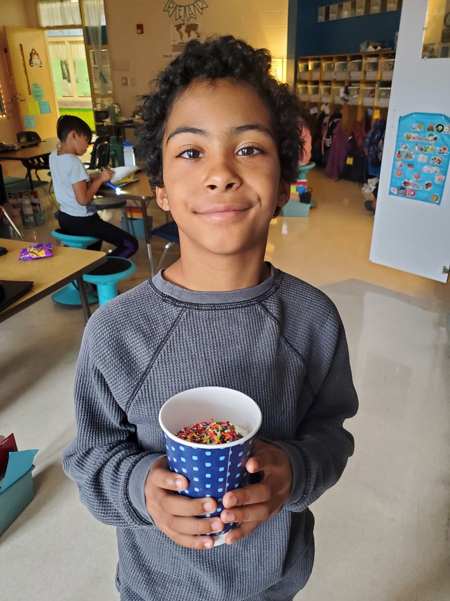 MrsDaysClass1's tweet photo. What happens when you meet not 1 but TWO benchmark goals?? Hot chocolate bar and flashlight Friday! How does a rainy, cold day get any better?? #proudteacher #MonaviewMoments #MonaviewontheMap https://t.co/GcaIihJEc1