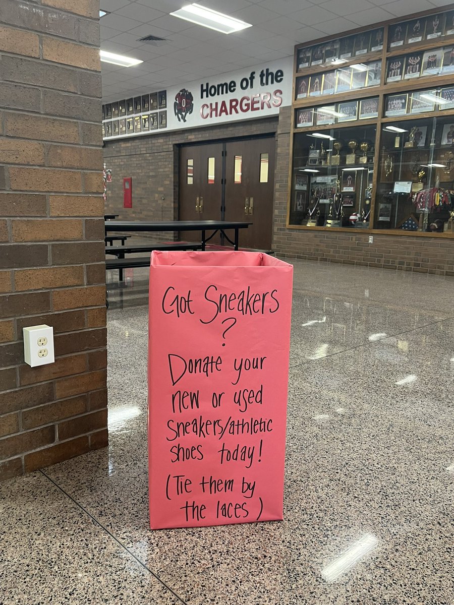 ohsrobots's tweet photo. Hey all you Orion folks! It may not be time for spring cleaning yet but a little prep work doesn’t hurt anybody! RIght now at Orion High School and Orion Middle School- you have your chance to donate your new/or used sneakers/athletic shoes today https://t.co/7MksbsQkkb https://t.co/fO9c8cQv23