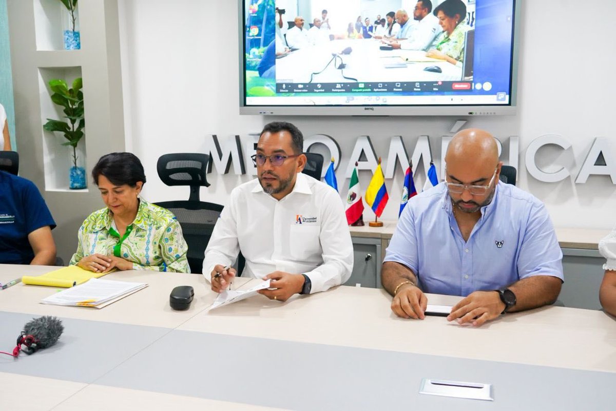 danilohernandez's tweet photo. Con la cooperación entre estas entidades promoveremos acciones conjuntas para fortalecer el Observatorio, trabajar por la formación en educación ambiental y el desarrollo de la plataforma de información que aporte insumos para la toma de decisiones en los países mesoamericanos. https://t.co/9uWqiGLWgv
