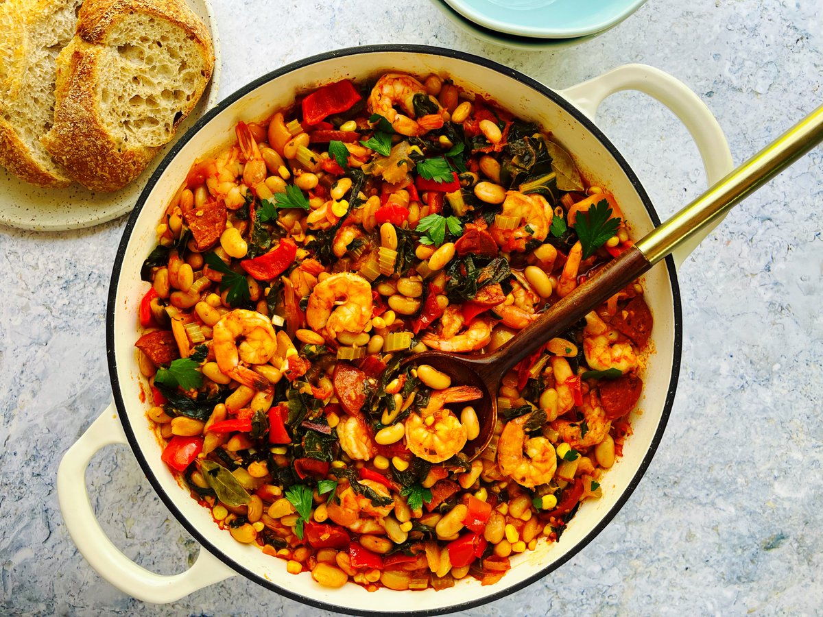 Fall is upon us and Sweetsugarbean has shared the perfect recipe for these cooler tempatures! This Spanish Shrimp and White Bean Stew is sure to warm your belly!

Get the recipe: bit.ly/491KwTJ

#LoveCDNBeans #betterwithbeans #ontariobeans #whitekidneybeans