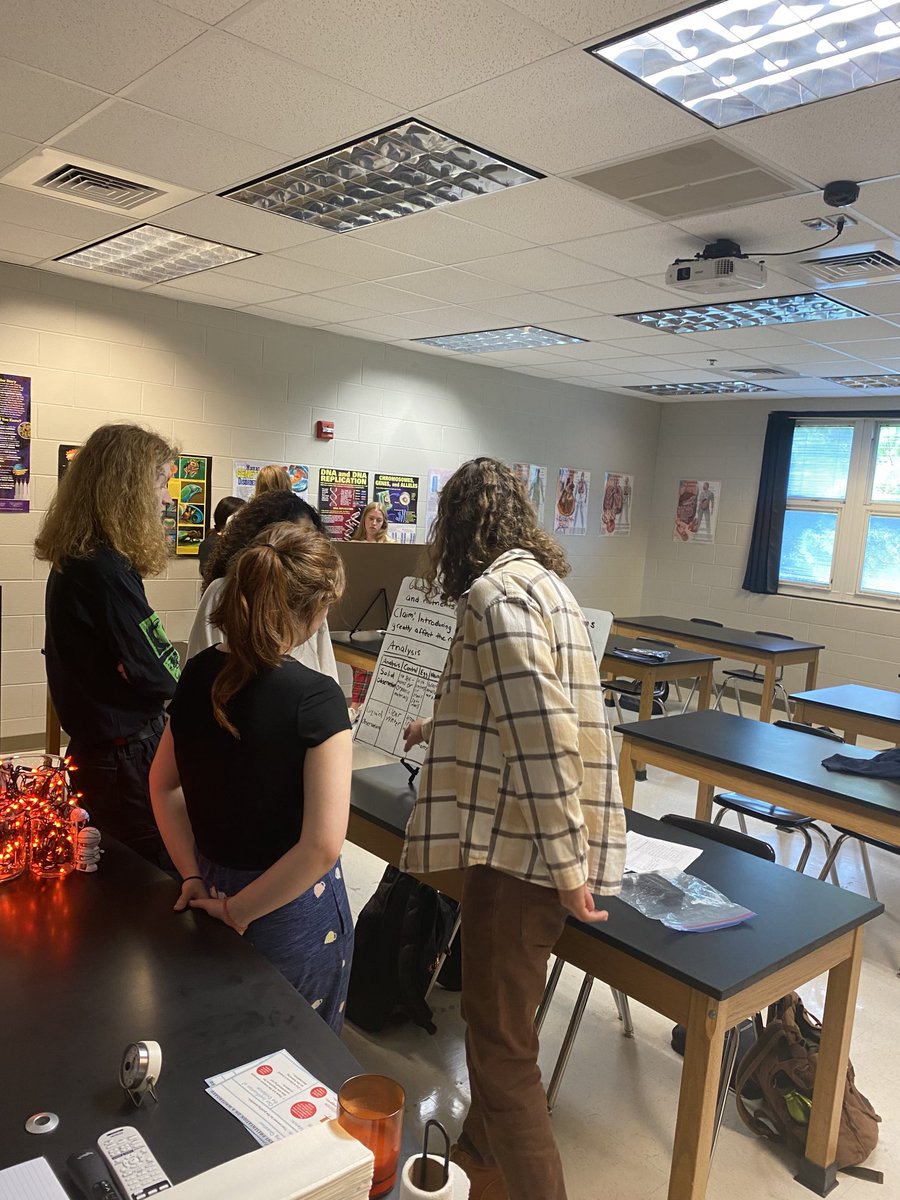 rpmcewan's tweet photo. ADI - Mesocosms. Gallery Walk this afternoon in IB Biology. Great conversations going on. #HooverBucs #HCSStrong ⁦@HooverSchools⁩ ⁦@Jennifer_Hogan⁩ ⁦@ortotter⁩ ⁦@NBTeachersAssn⁩ https://t.co/vYrjGGNGbE