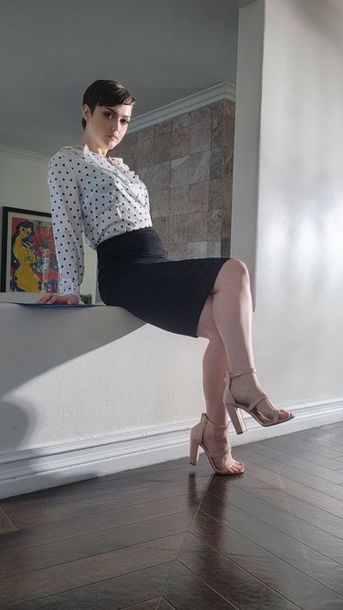 BTS for the extremely sexually charged film I'm in today 😏🫠 https://t.co/caFvQgjwAN<a href="/tag/mvsales"class="tags"><span>#mvsales</span></a>