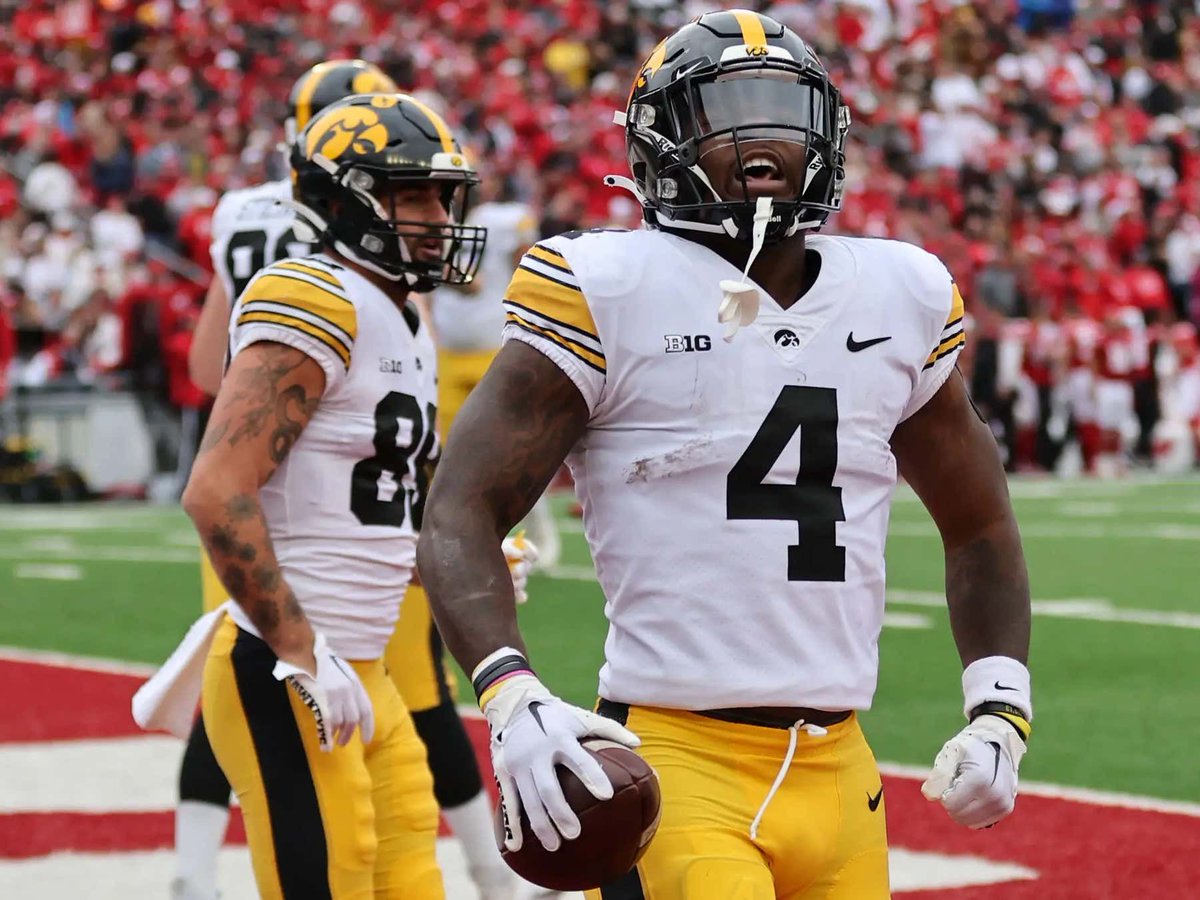 They Did It: Iowa Has Broken Its Own Record From Last Season For The Lowest Total In CFB History At 30.5 This Saturday barstoolsports.com/blog/3490031/t…