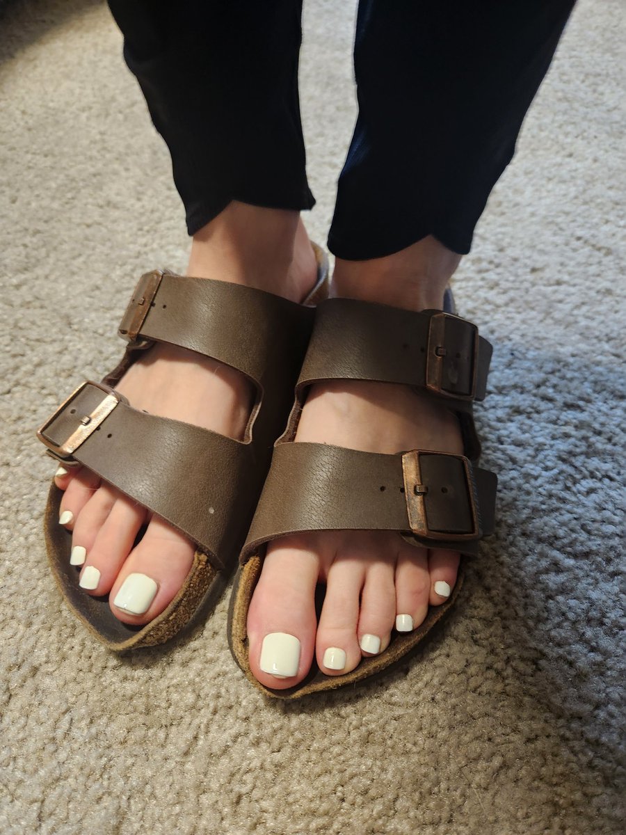 GoddessBecca26's tweet photo. Send me a tribute and dm me "I am Goddess Becca's Foot Bitch" losers 😂🥰
#Foot #ATM #dom #paypiggie #paypig #paypigneeded #feet #feetfinder #feetseller #birkenstock #beta #sissy https://t.co/56d4LdEL6l