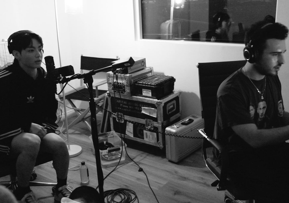 Team7Paradise's tweet photo. El estilista y director de moda Dev alexander, el fotógrafo Adam Kargenian, y el productor Blake Slatkin compartieron nuevas fotos de #JungKook y Kid Laroi a través de Instagram

TOO MUCH OUT NOW
#Jungkook_TooMuch
#TooMuchFeatJungkook https://t.co/blzw5oSOfo