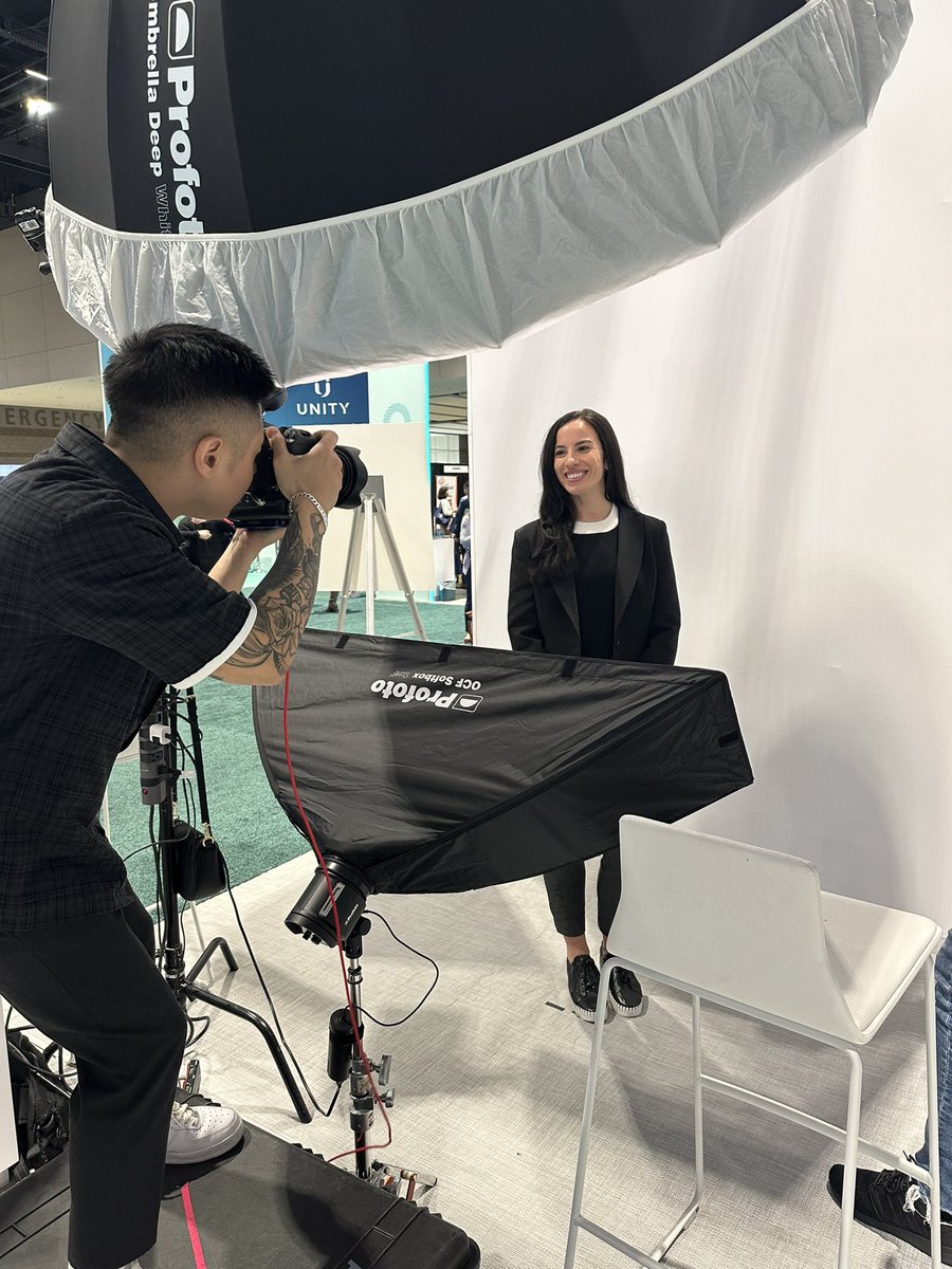 Behind the scenes at headshots <a href="/natascha_saylor/">Natascha Saylor</a> 📸 thanks to all the <a href="/GeneticCouns/">Genetic Counselors</a> for stopping by the <a href="/myriadgenetics/">Myriad Genetics</a> booth! See you next year #NSGC23 #genechat