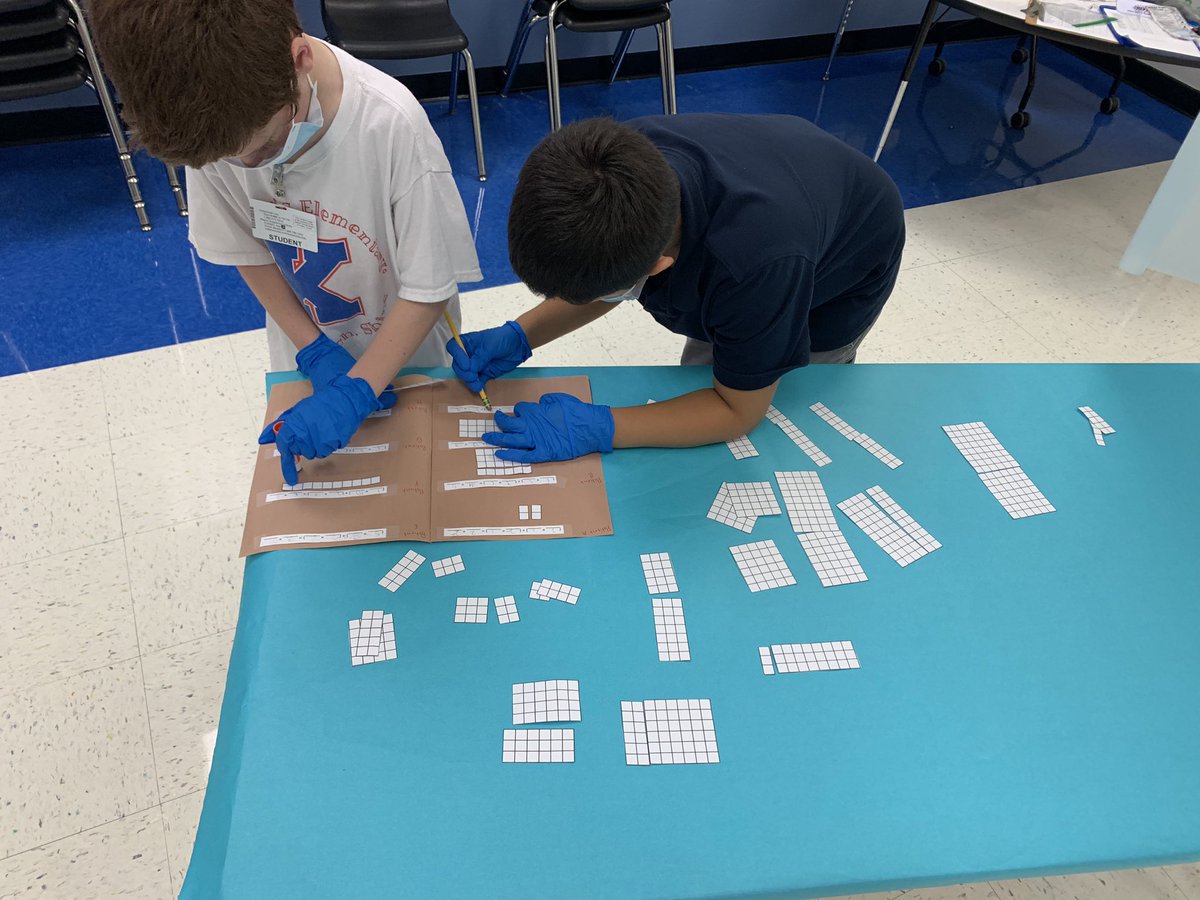 Mrs_Eble's tweet image. Enlisting help from Distributive Doctors to save our decomposed patients 🥼🩺 #AcceleratedMath @MDE_Stars