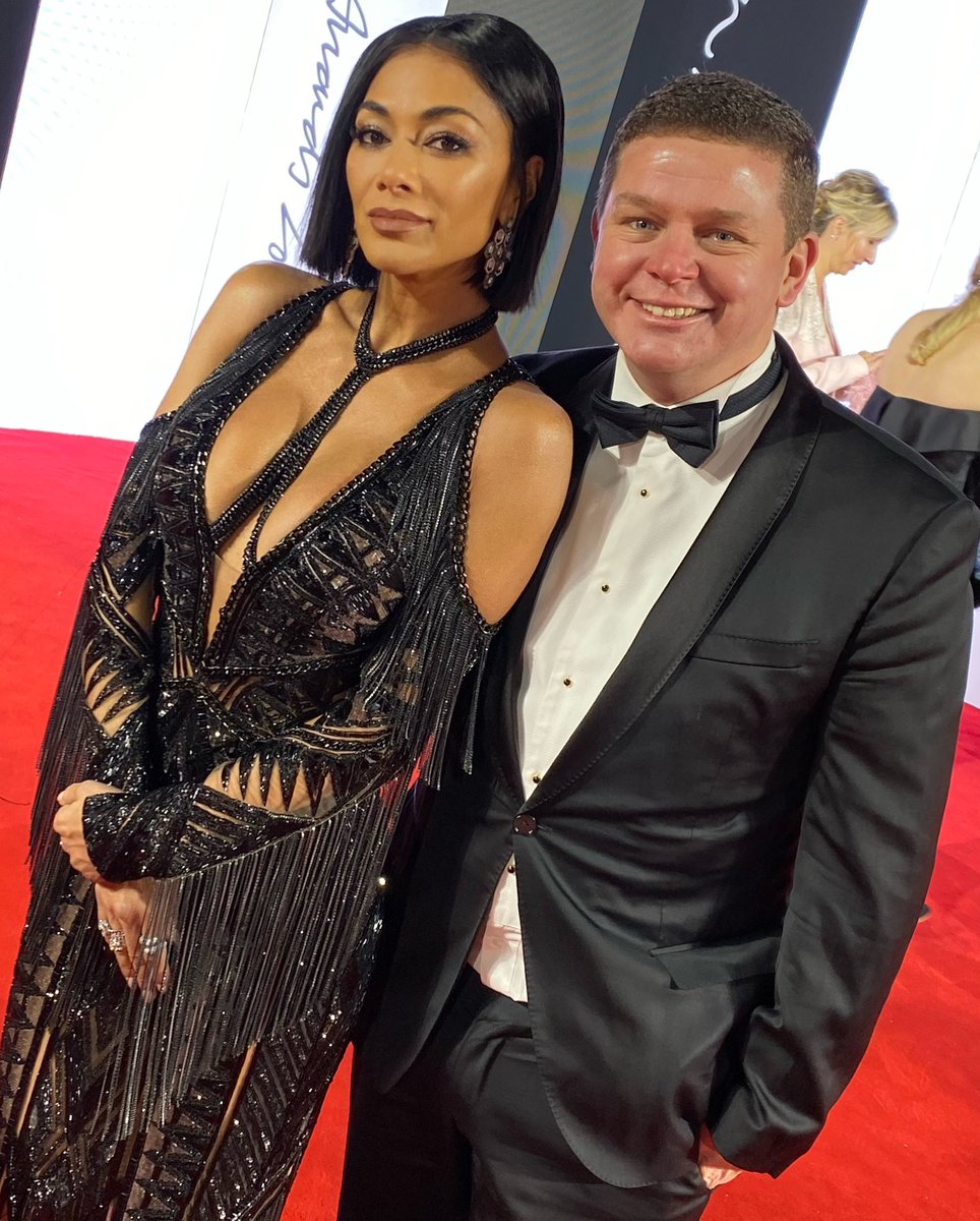 BUSAPAR3's tweet image. The phenomenonal @NicoleScherzy #nicolescherzinger in 🇬🇧 at the moment at the @SavoyTheatreLdn for @sunsetblvd #sunsetbulevard #pussycatdolls ❤️ her!