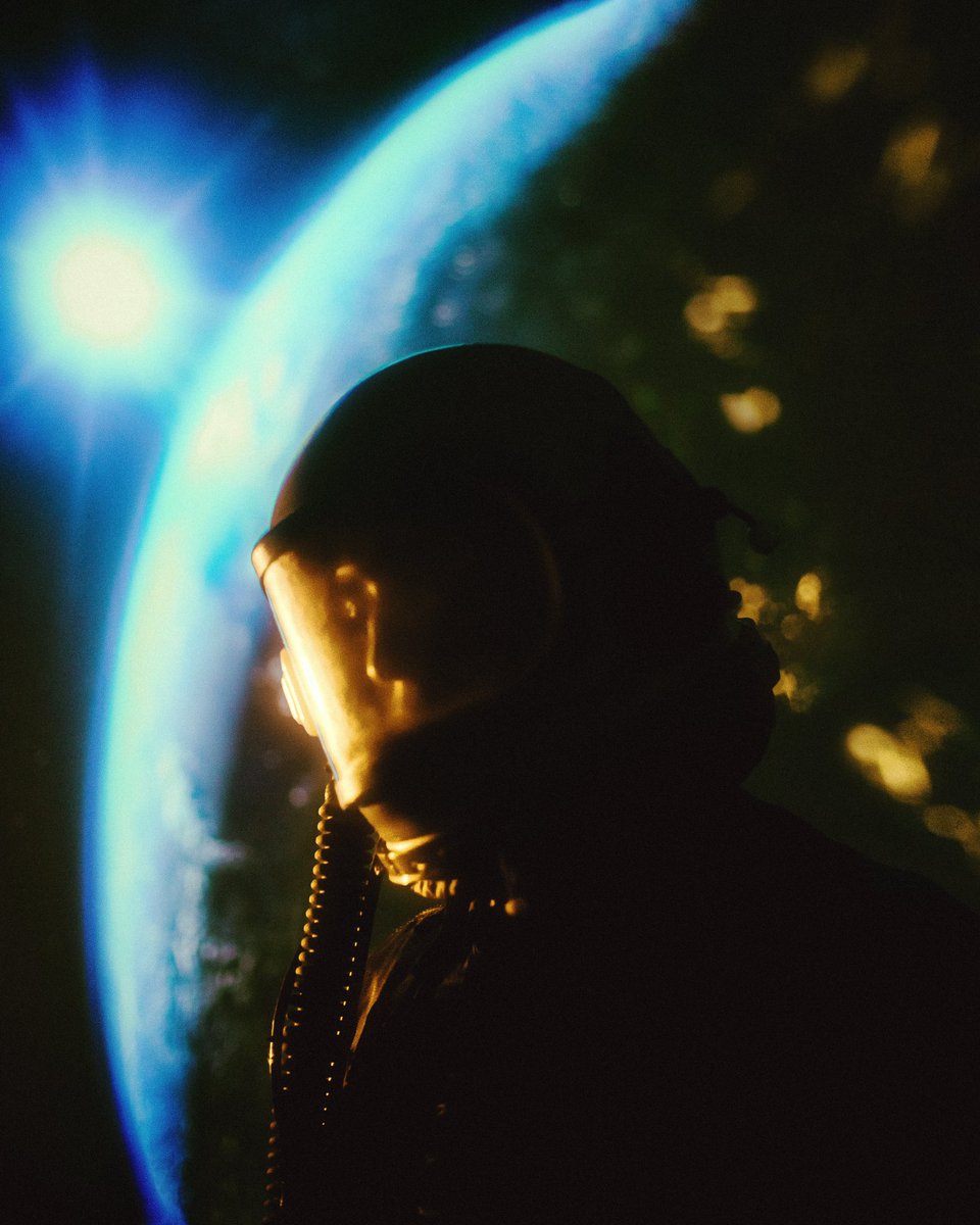 PhotosTravers's tweet photo. A lost cosmonaut. https://t.co/r0W66onf1c