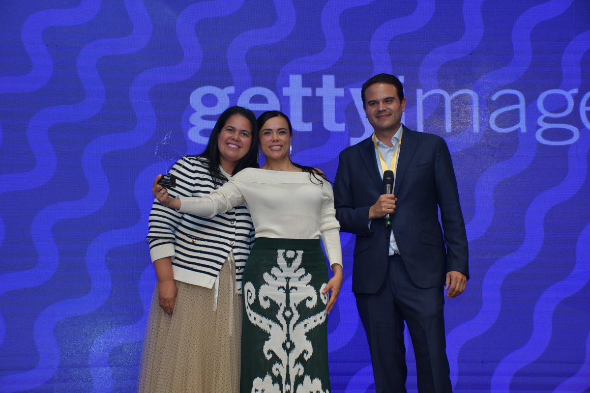 UniversidadEan's tweet photo. La directora de nuestro programa de Mercadeo, Haidy Moreno, fue reconocida como una de las 11 mujeres #WomenToWatch 2023, por destacarse en competencias como el liderazgo, la inspiración, la influencia y sus aportes al área de Mercadeo. 💚
 
¡Felicitaciones! 👏

@HaidyMor https://t.co/18D6zpCnI4