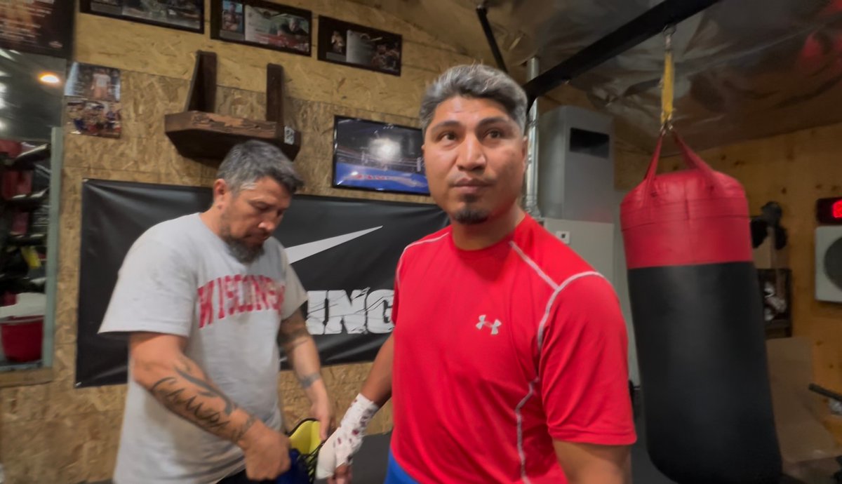 #MikeyGarcia was asked what he thought on #RyanGarcia, saying he'll fight 3 influencers in 1 night and Mikey responded that Ryan is an influencer himself and not a real boxer🥊😂😂😂 #boxing #boxeo
youtu.be/eZyuYTdKreg?si…