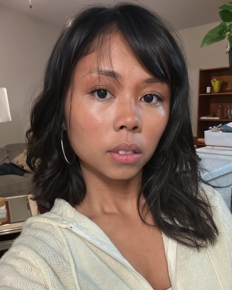 serving girl next door vibes today w the side swept bangs 😂