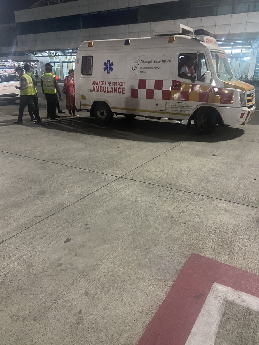 berry_siddharth's tweet photo. Take off from Pune towards Delhi but emergency landing in Mumbai. Bomb squad, Ambulance, Fire Brigade are here… Passenger standing in bus parked next to plane ✈️ on runway ..  What’s happening @AkasaAir @PiyushGoyal https://t.co/2jxK0st5qI