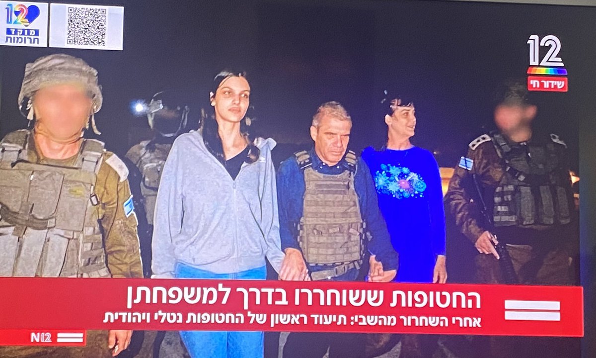 DeadRU200's tweet photo. Welcome home 😢❤️
God bless you!
A mother and her daughter returned from the captivity of the Hamas terrorists in Gaza.
#StandWithIsrael 
#UnitedStates #Europe 
#ישראל #IDF #IsraelArmy https://t.co/2vOlm7o6u5