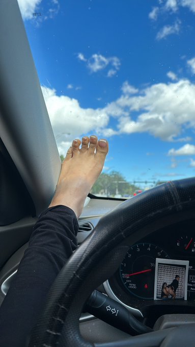 Who&rsquo;s mouth am I puttin them in 😛 https://t.co/BCztn7bT2G<a href="/tag/mvsales"class="tags"><span>#mvsales</span></a>